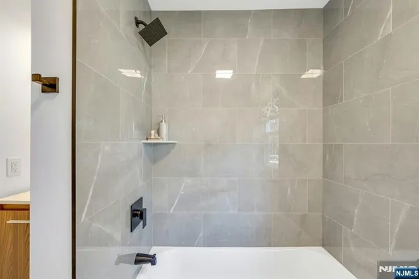 $689,000 | 1 Crestwood Lane, Clark, NJ 07066