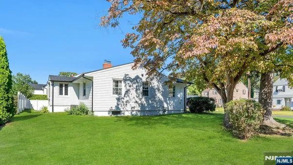 $689,000 | 1 Crestwood Lane, Clark, NJ 07066