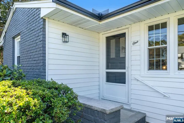 $689,000 | 1 Crestwood Lane, Clark, NJ 07066