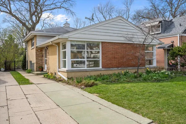 $489,000 | 7012 North Kenton Avenue, Lincolnwood, IL 60712