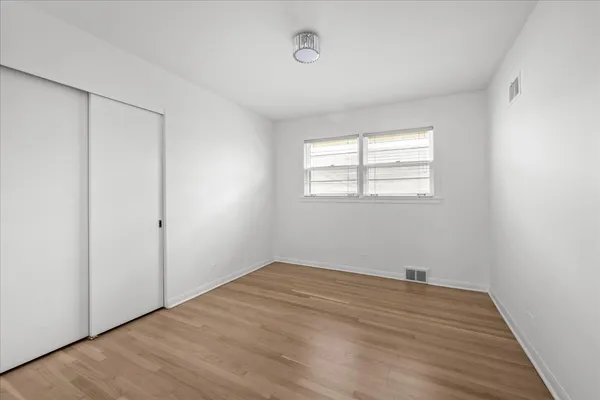 $489,000 | 7012 North Kenton Avenue, Lincolnwood, IL 60712