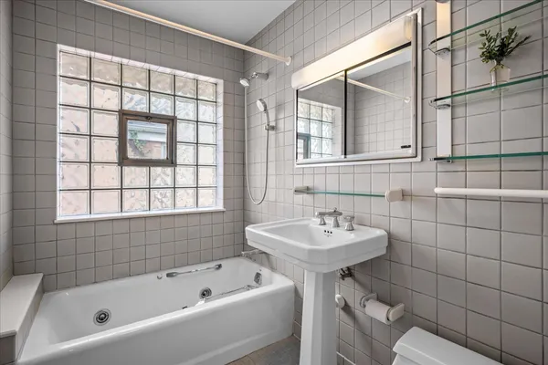 $489,000 | 7012 North Kenton Avenue, Lincolnwood, IL 60712
