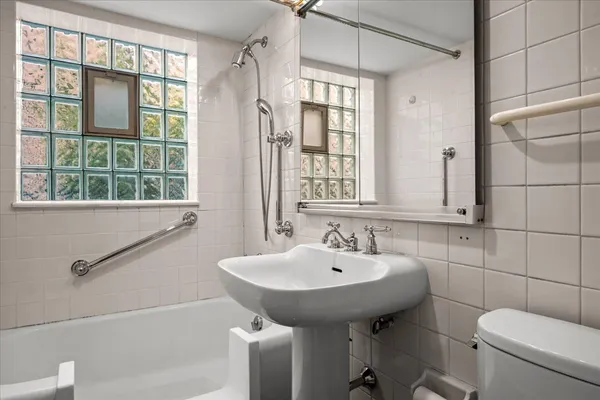 $489,000 | 7012 North Kenton Avenue, Lincolnwood, IL 60712