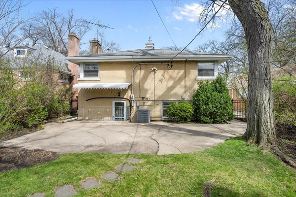 $489,000 | 7012 North Kenton Avenue, Lincolnwood, IL 60712