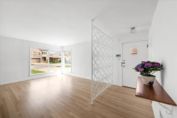 $489,000 | 7012 North Kenton Avenue, Lincolnwood, IL 60712