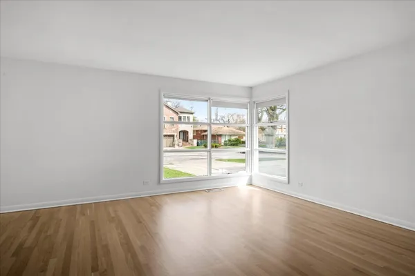 $489,000 | 7012 North Kenton Avenue, Lincolnwood, IL 60712