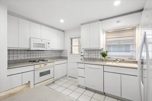 $489,000 | 7012 North Kenton Avenue, Lincolnwood, IL 60712