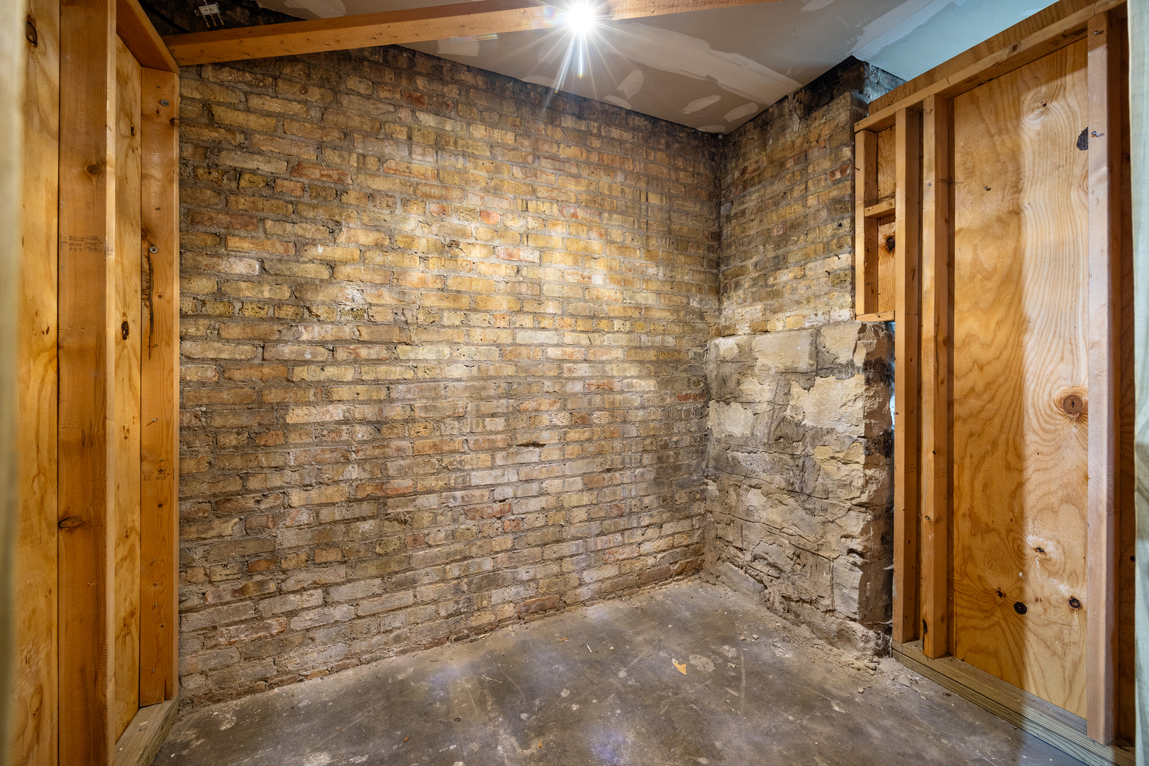 1435 West Addison Street, Unit 2 Chicago, IL 60657 - Photo 17 of 18 Gallery Image 17