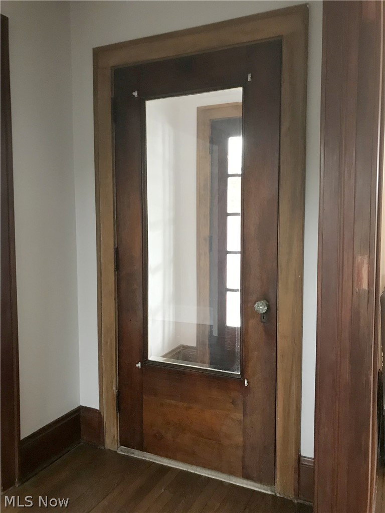 13006 Cedar Road Cleveland, OH 44118 - Photo 2 of 30 Enclosed Entry