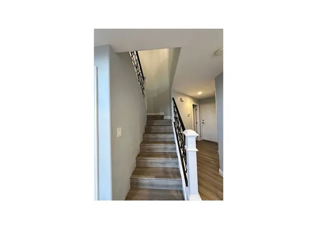 a black and white photo of a dining room