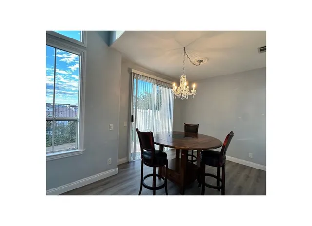 a black and white photo of a living room