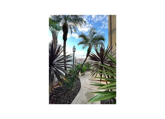 a black and white photo of a living room