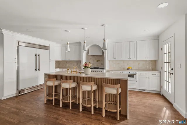 $1,695,000 | 913 Ridgefield Road, Wilton, CT 06897