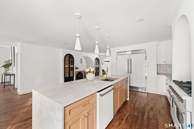 $1,695,000 | 913 Ridgefield Road, Wilton, CT 06897