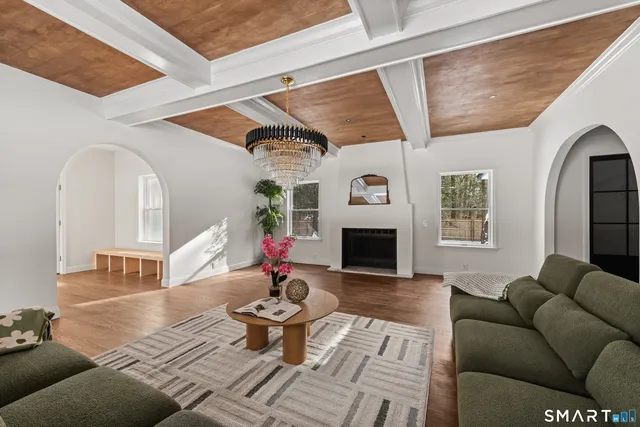 $1,695,000 | 913 Ridgefield Road, Wilton, CT 06897