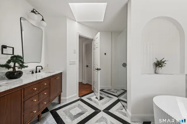 $1,695,000 | 913 Ridgefield Road, Wilton, CT 06897