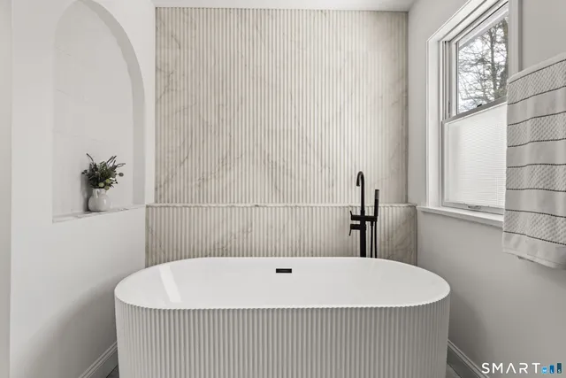 $1,695,000 | 913 Ridgefield Road, Wilton, CT 06897