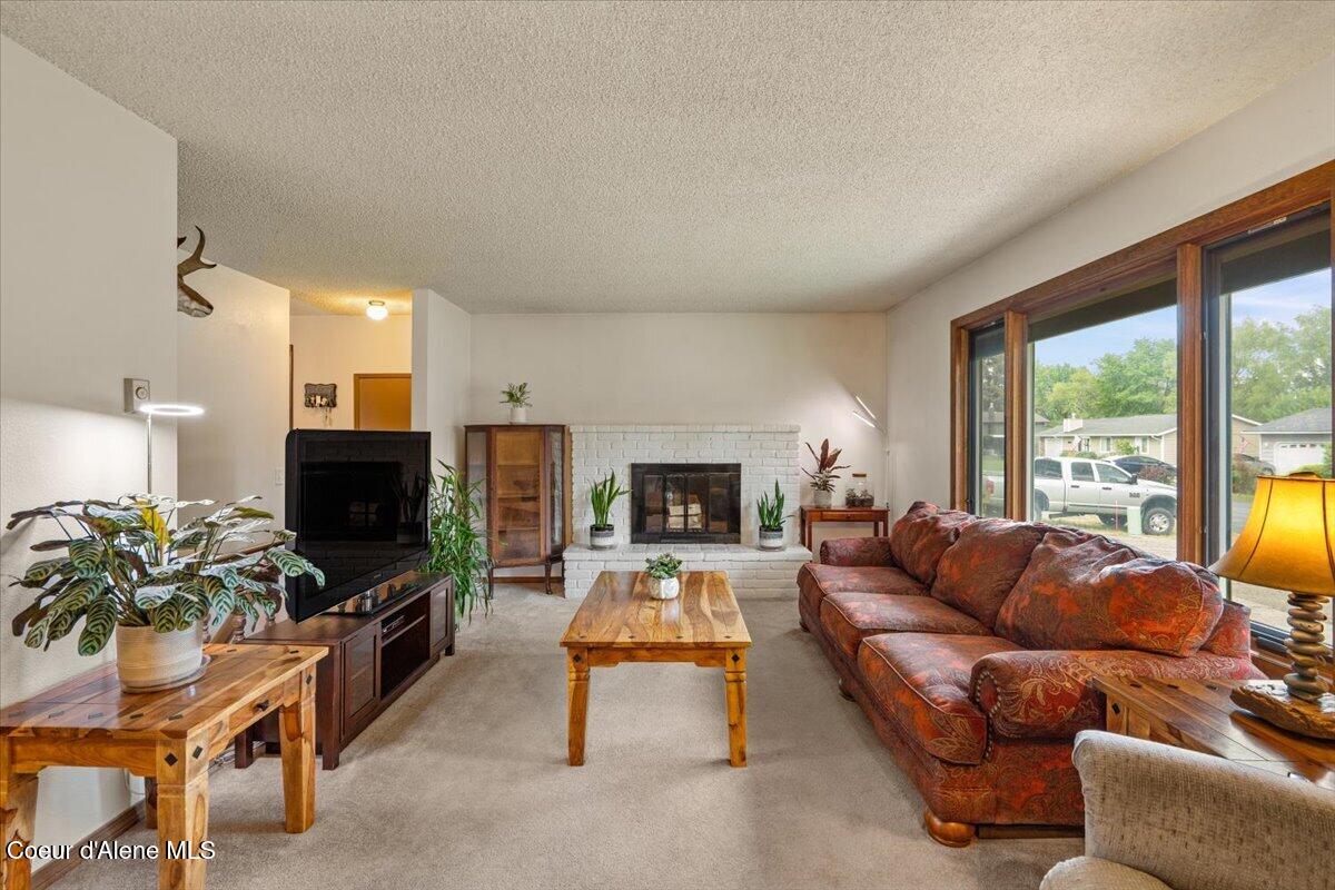 9675 North Valley Way Hayden, ID 83835 - Photo 7 of 50 08-Living Room