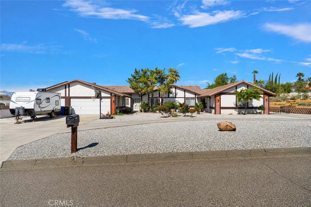 16258 Chiwi Road Apple Valley, CA 92307 - Photo 2 of 48