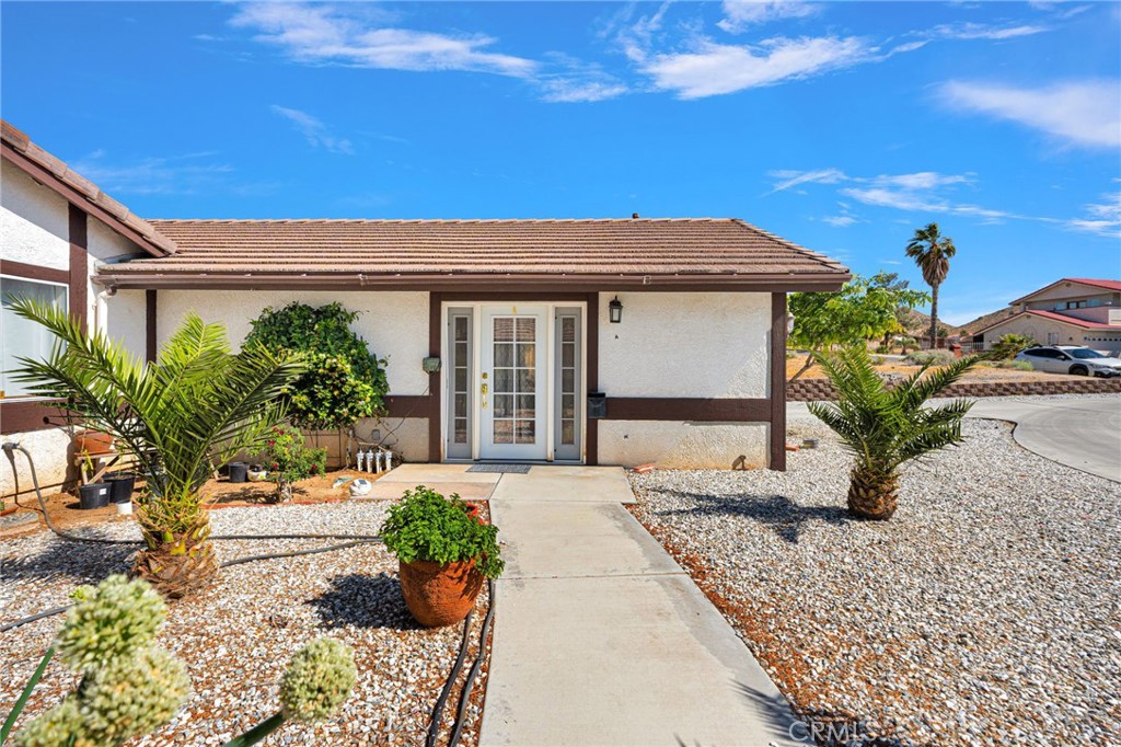 16258 Chiwi Road Apple Valley, CA 92307 - Photo 3 of 48 ADU Entrance