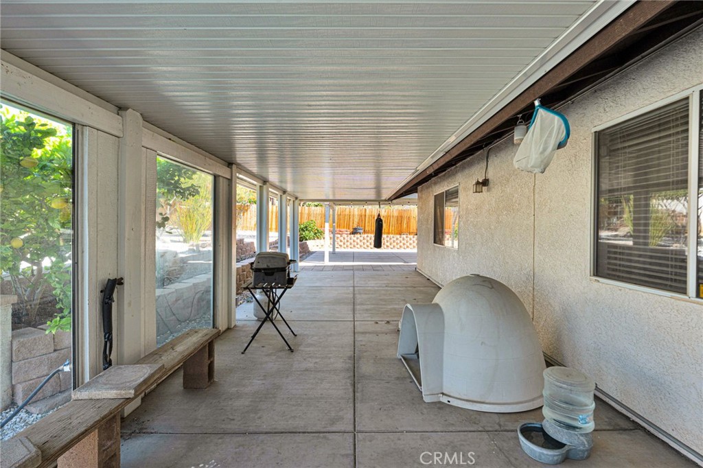 16258 Chiwi Road Apple Valley, CA 92307 - Photo 32 of 48 Porch
