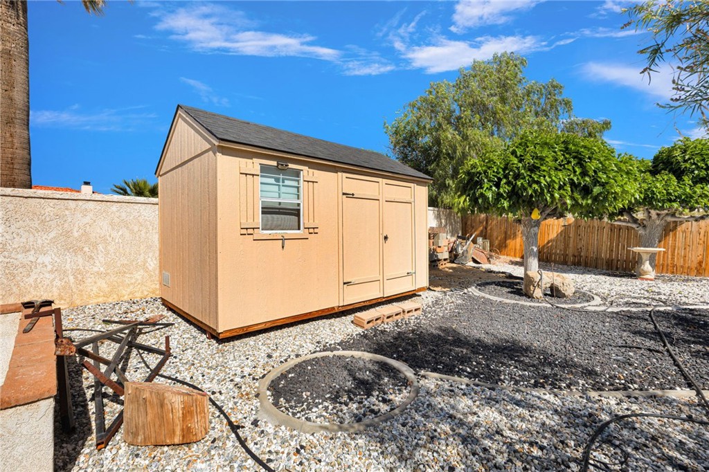 16258 Chiwi Road Apple Valley, CA 92307 - Photo 33 of 48
