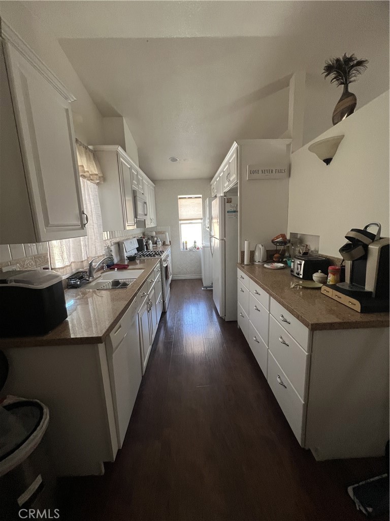 16258 Chiwi Road Apple Valley, CA 92307 - Photo 36 of 48 ADU KITCHEN
