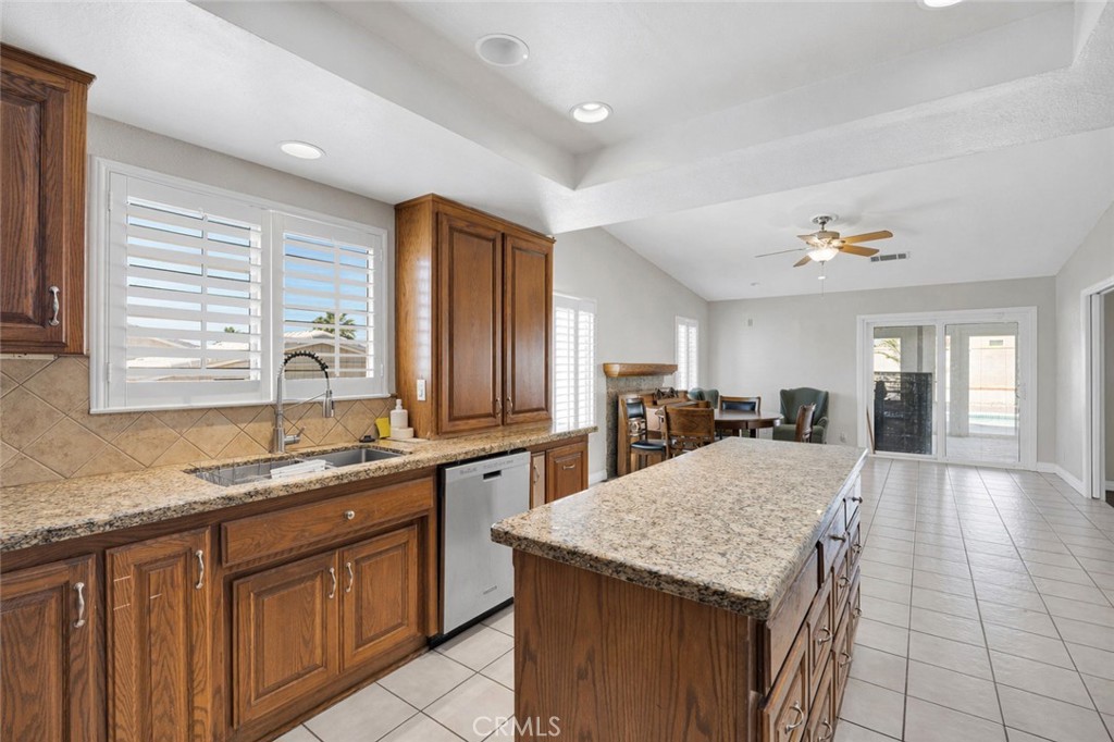 16258 Chiwi Road Apple Valley, CA 92307 - Photo 9 of 48