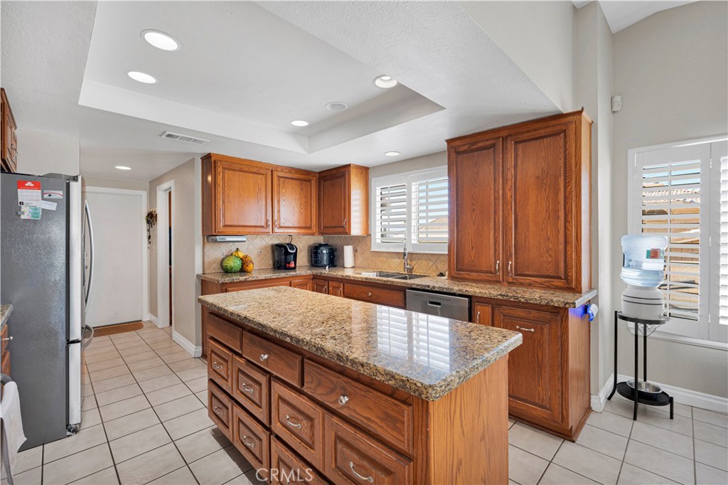16258 Chiwi Road Apple Valley, CA 92307 - Photo 10 of 48