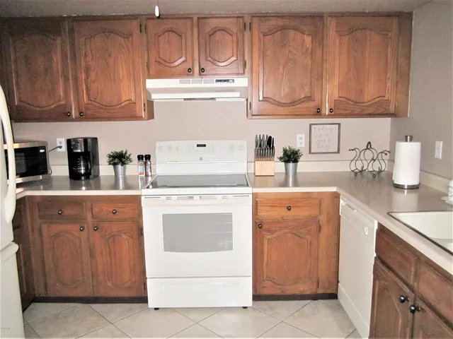 $3,500 | 4303 East Cactus Road, Unit 116, Phoenix, AZ 85032