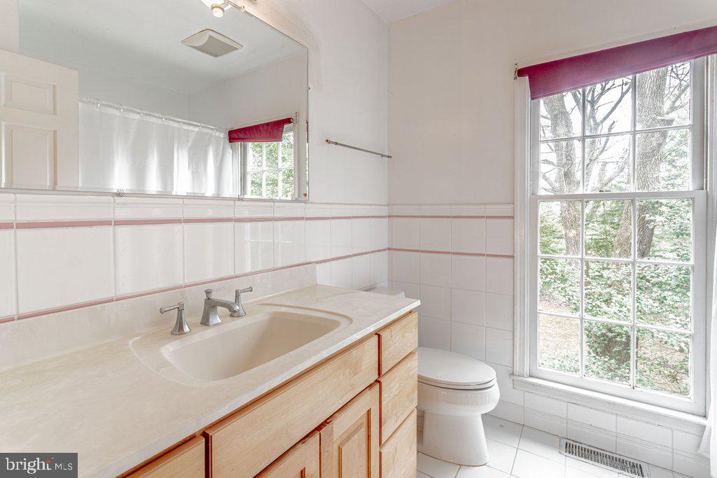 320 Westover Road Moorestown, NJ 08057 - Photo 27 of 34 Hall Bathroom