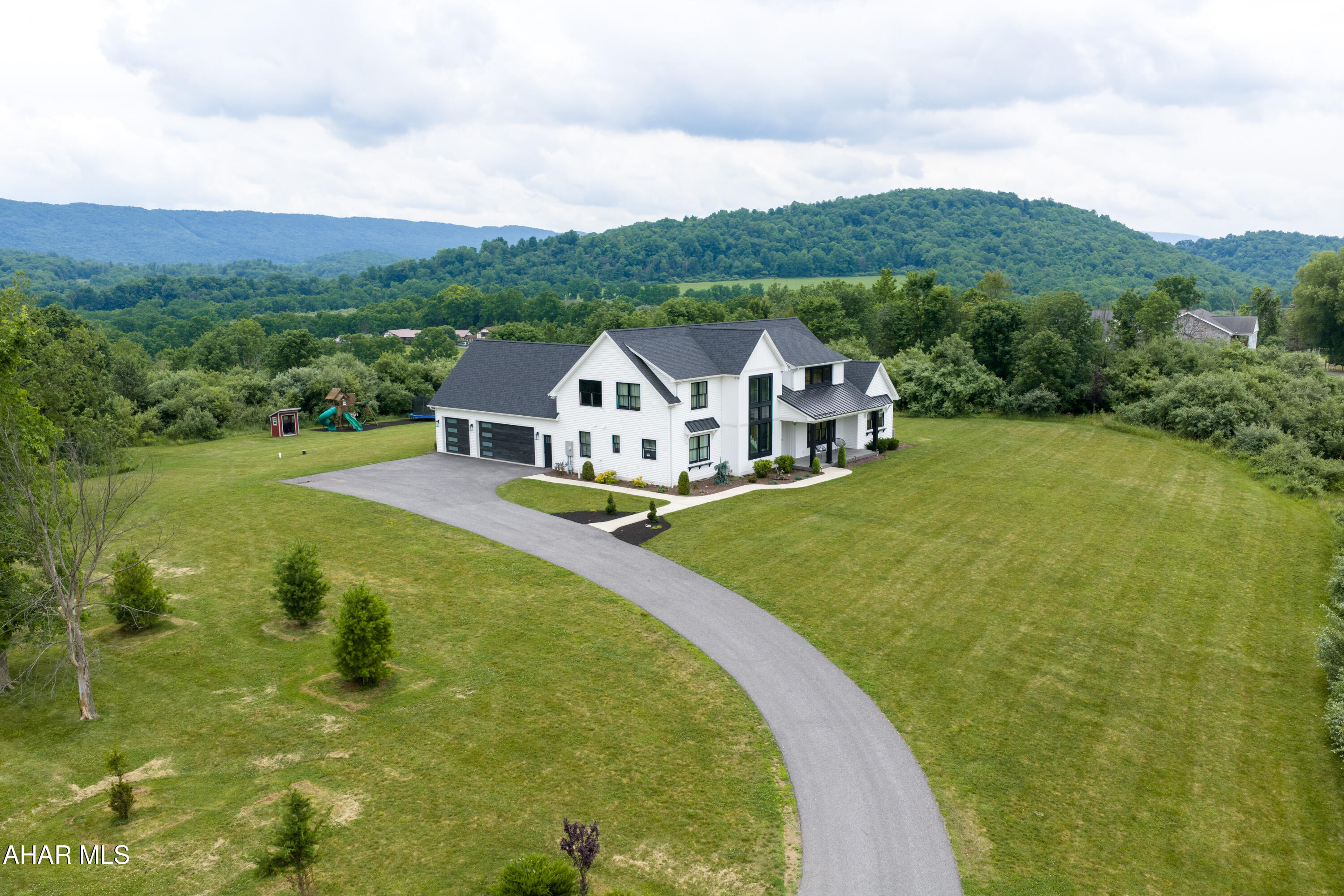 102 Middle Ridge Road Hollidaysburg, PA 16648 - Photo 11 of 82