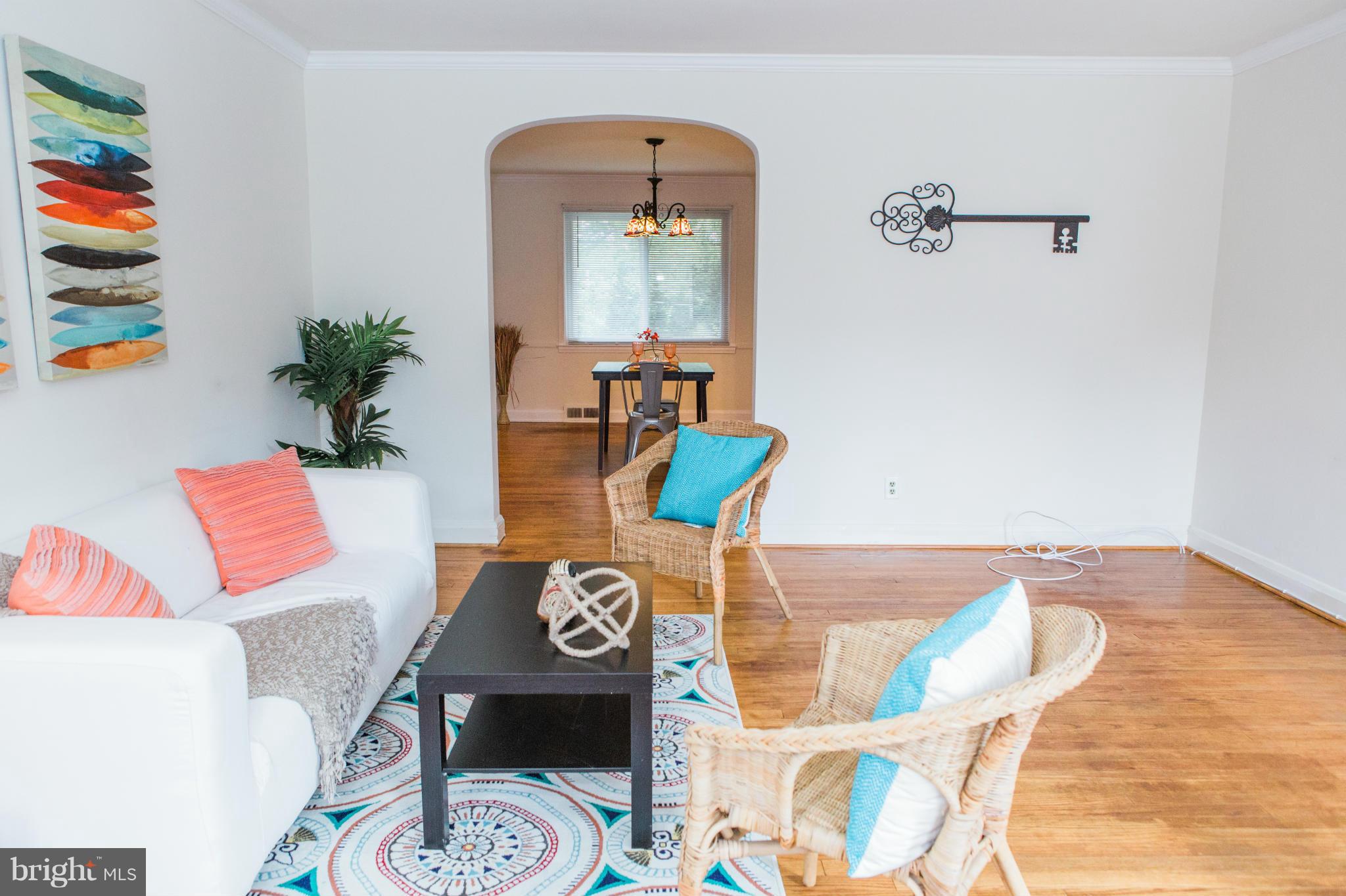 115 Overbrook Road Baltimore, MD 21212 - Photo 3 of 26 Living Room