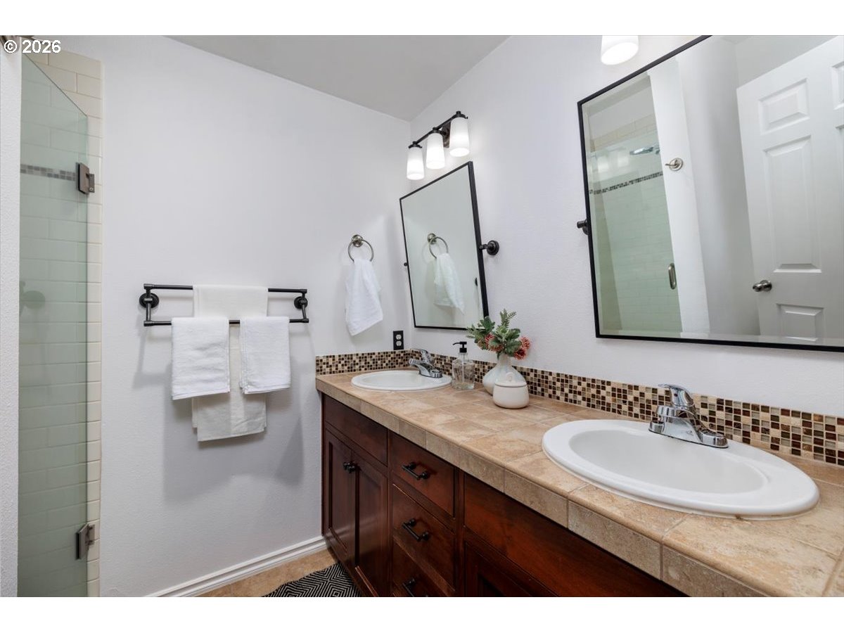 723 Southeast Fairwinds Loop, Unit BLDG H Vancouver, WA 98661 - Photo 17 of 34 a bathroom with a sink and a mirror