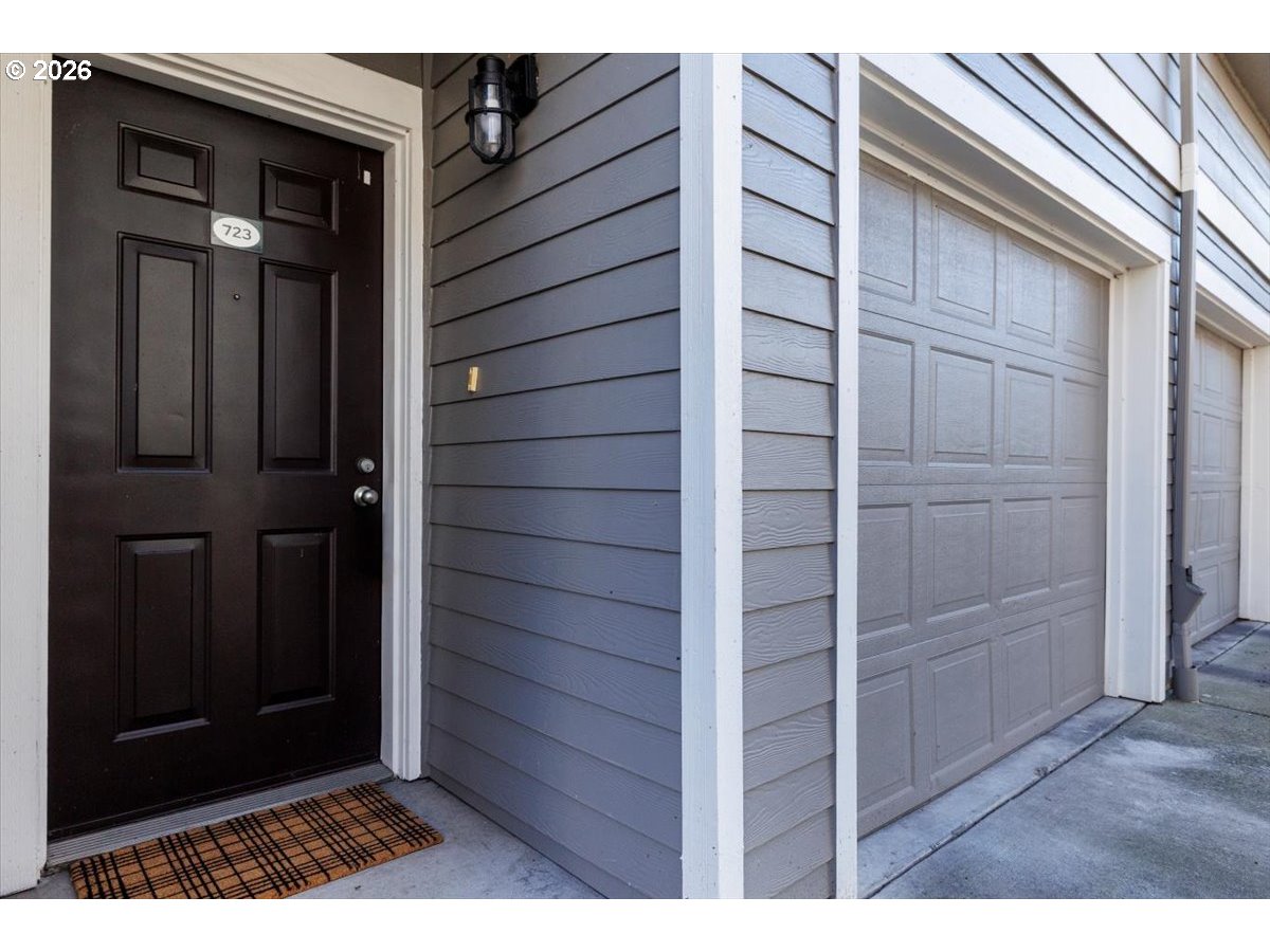 723 Southeast Fairwinds Loop, Unit BLDG H Vancouver, WA 98661 - Photo 22 of 34 a view of front door
