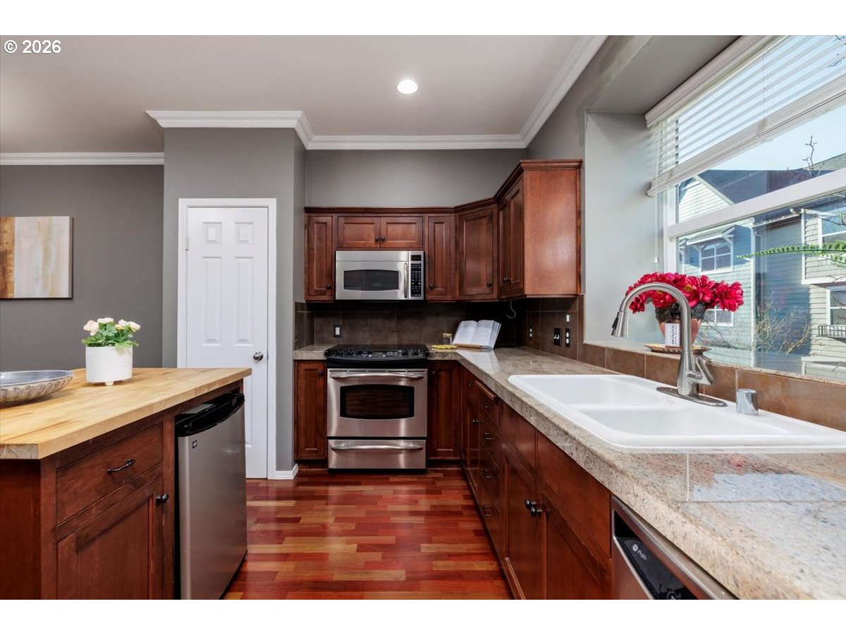 723 Southeast Fairwinds Loop, Unit BLDG H Vancouver, WA 98661 - Photo 3 of 34