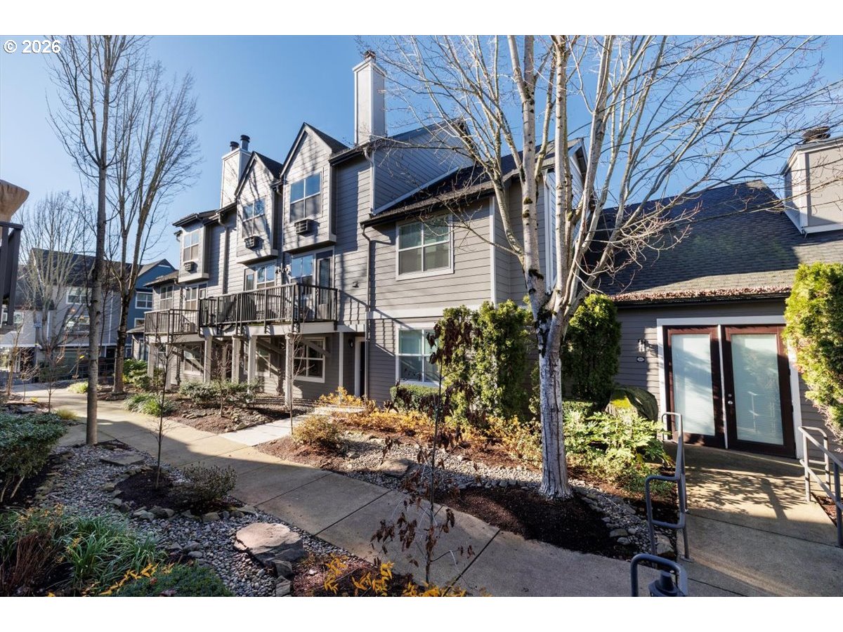 723 Southeast Fairwinds Loop, Unit BLDG H Vancouver, WA 98661 - Photo 34 of 34 a view of a house with a yard