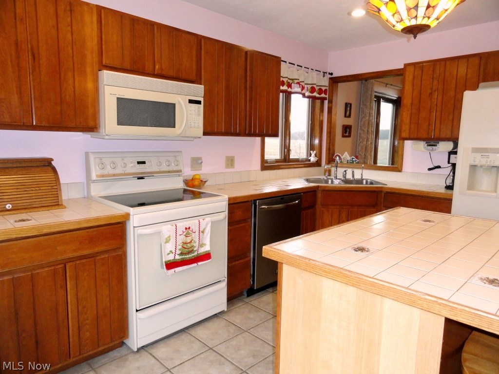 5067 Ayers Road Andover, OH 44003 - Photo 8 of 19 .... plenty of cabinets and counter space...