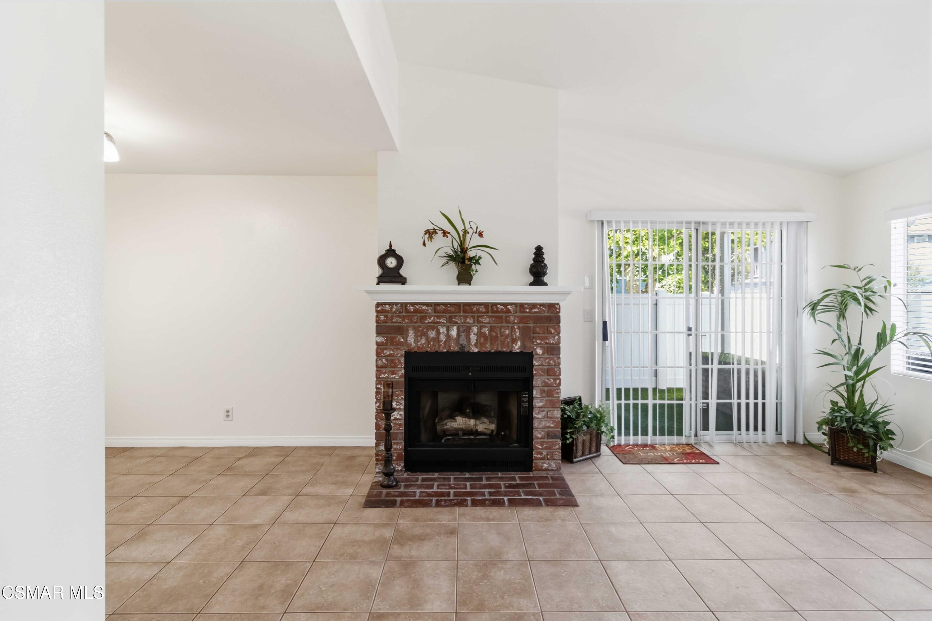 1962 Rory Lane, Unit 1 Simi Valley, CA 93063 - Photo 29 of 42 010