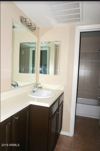 2121 West Royal Palm Road, Unit 1046 Phoenix, AZ 85021 - Photo 7 of 13 Screen Shot 2019-12-04 at 6.23.56 PM