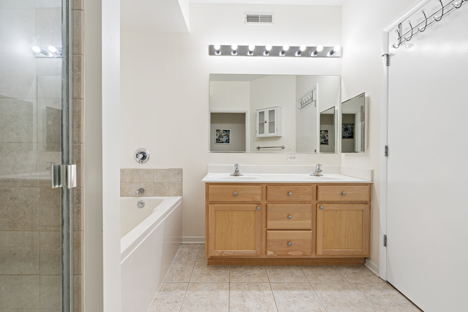 720 Prestwick Lane, Unit 404 Wheeling, IL 60090 - Photo 17 of 25