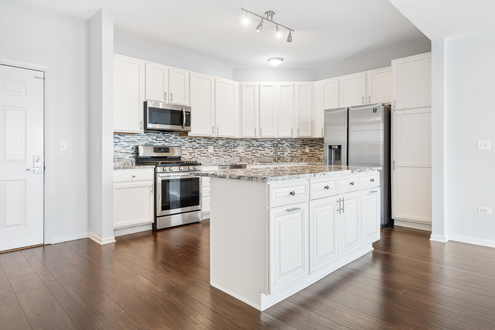 720 Prestwick Lane, Unit 404 Wheeling, IL 60090 - Photo 4 of 25