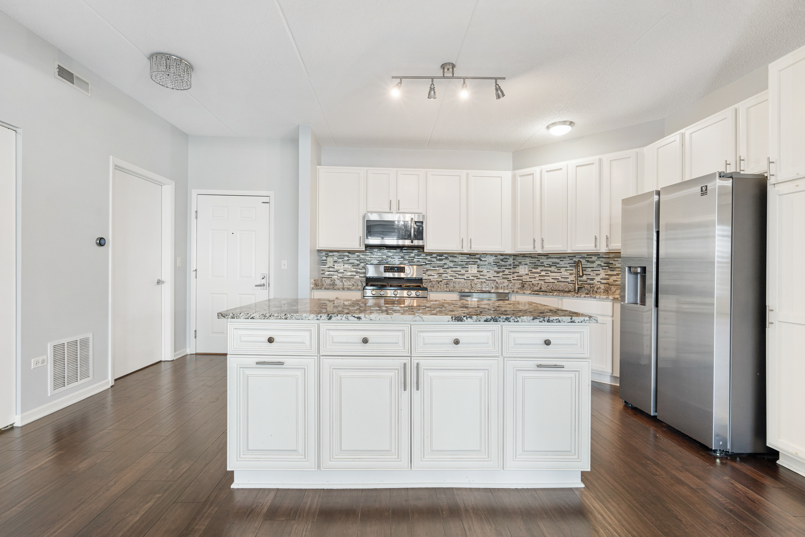 720 Prestwick Lane, Unit 404 Wheeling, IL 60090 - Photo 5 of 25