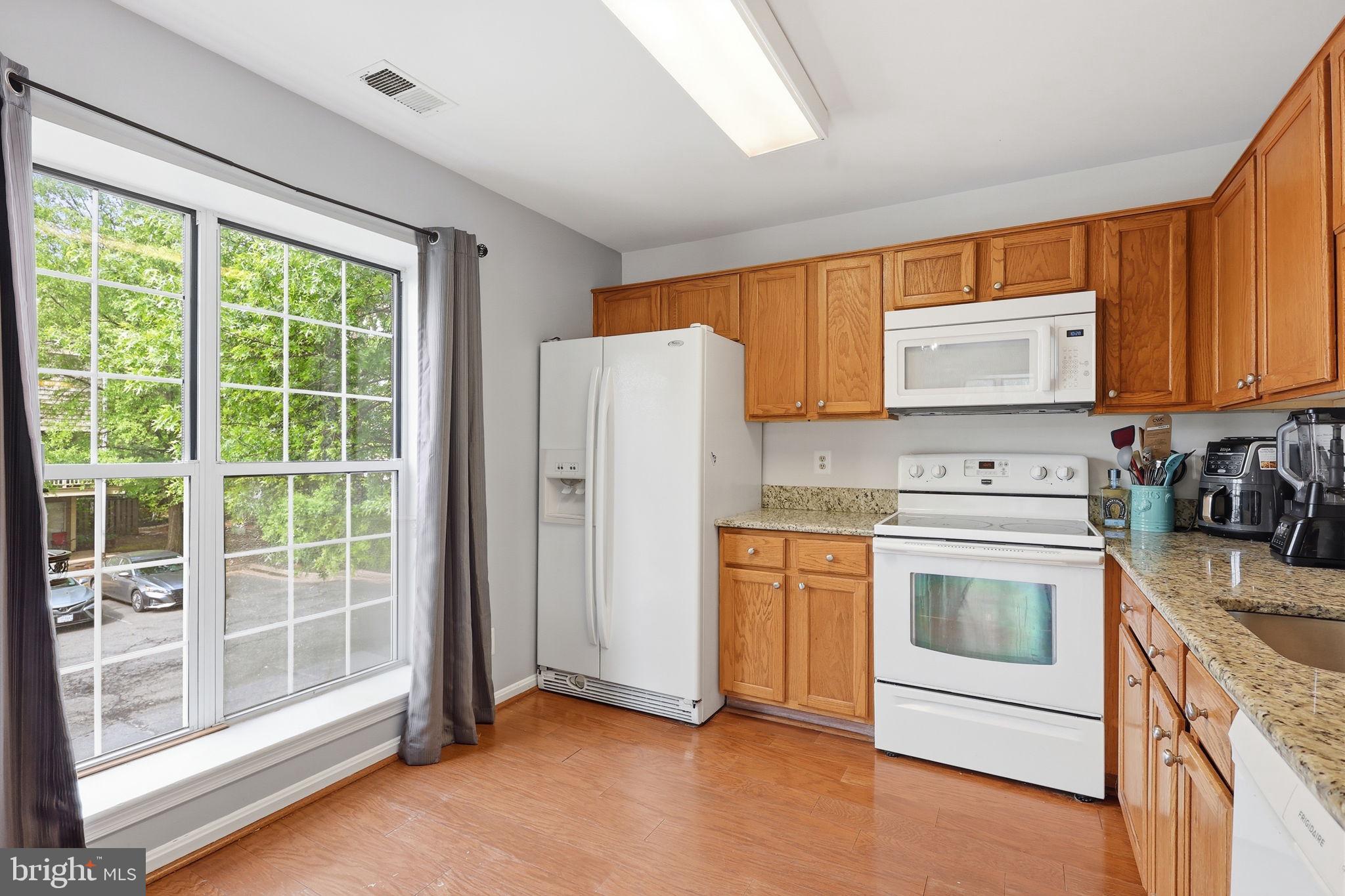 11188 Rienzi Place, Unit 201 Manassas, VA 20109 - Photo 5 of 28
