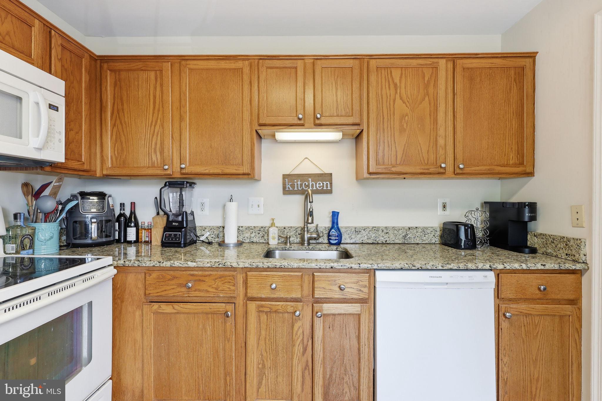 11188 Rienzi Place, Unit 201 Manassas, VA 20109 - Photo 6 of 28