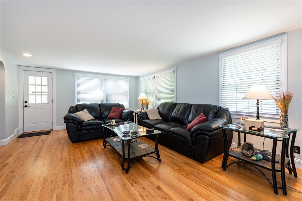 9 Tyler Road Beverly, MA 01915 - Photo 8 of 36 Gallery Image 8