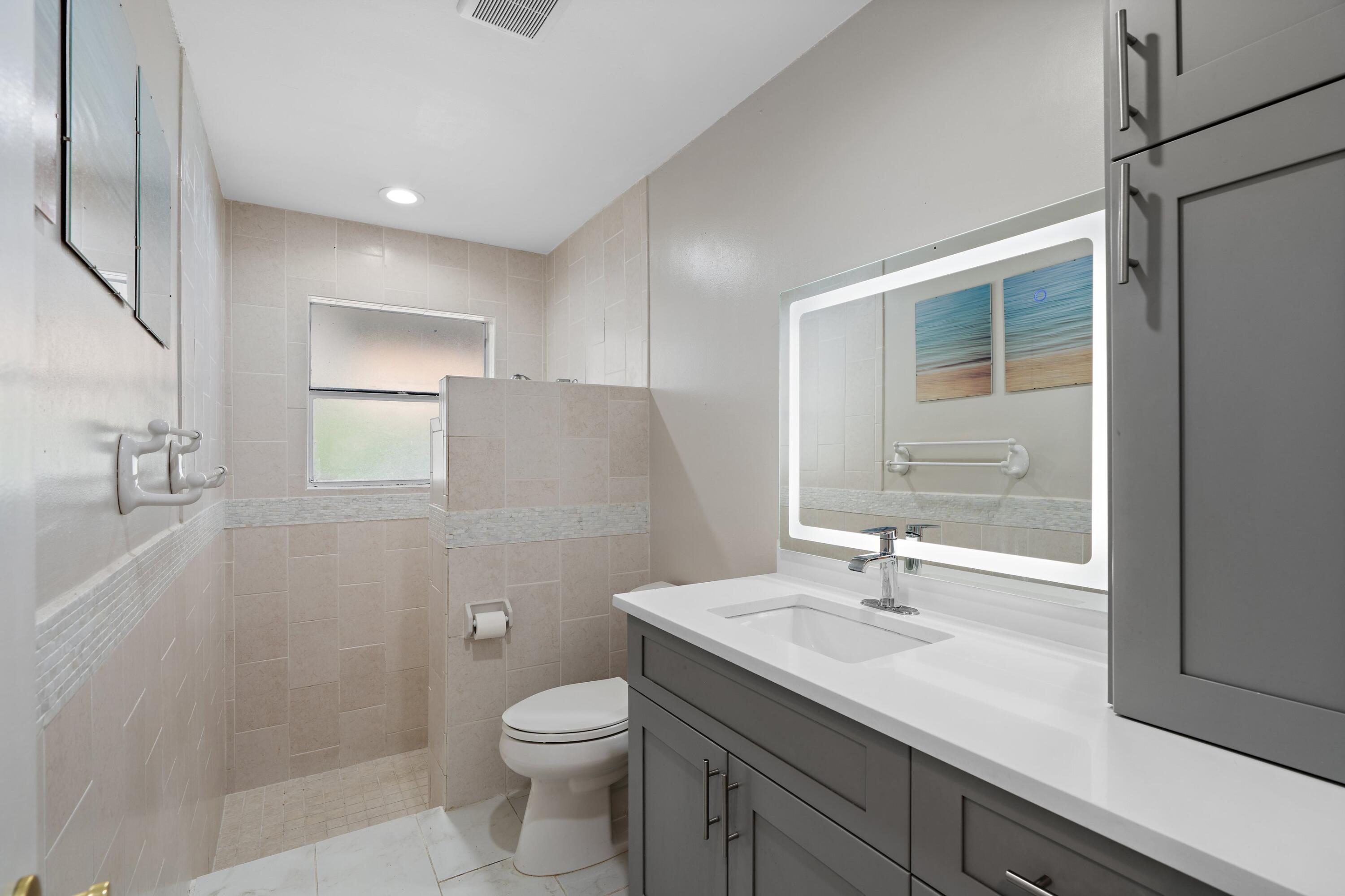 17320 Lake Park Road Boca Raton, FL 33487 - Photo 14 of 36 Bathroom #2