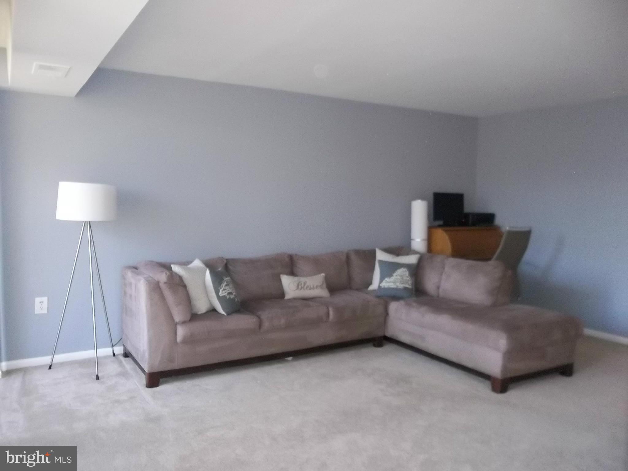 1423 Northgate Square, Unit 22B Reston, VA 20190 - Photo 9 of 30 Living Room