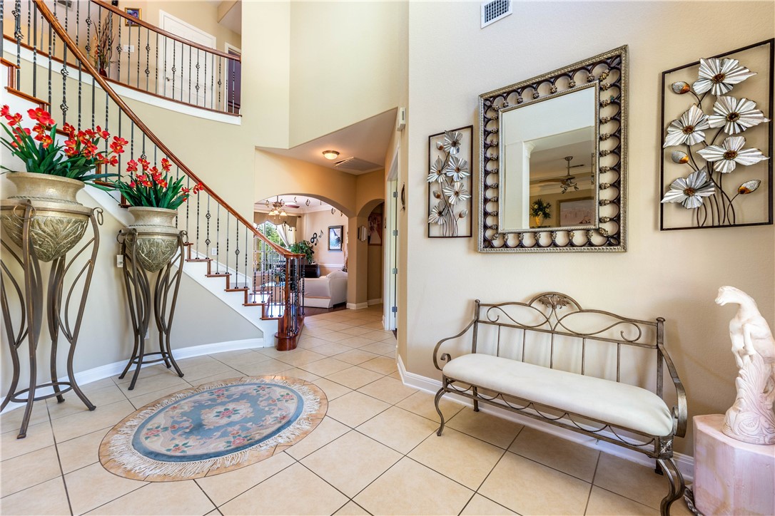 4325 Lago Viento Austin, TX 78734 - Photo 6 of 39 a living room with furniture