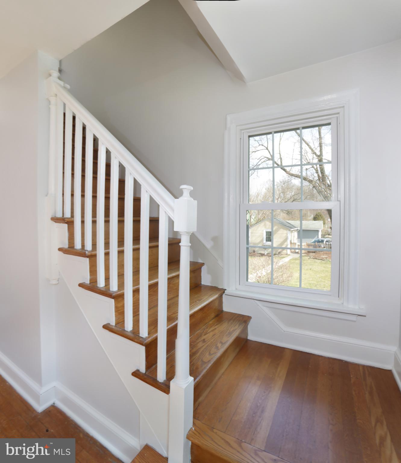 606 Pleasure Road Lancaster, PA 17601 - Photo 23 of 42 Stairs and hardwood flooring